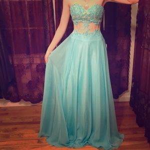 Alyce Paris Size 2 Prom Dress